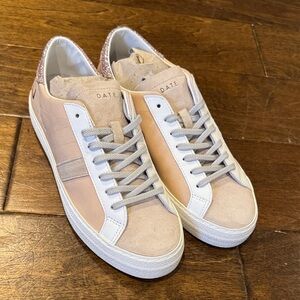 NWT! D.A.T.E. Beige and Pink Hill Low Vintage Calf Sneakers. Size 38.